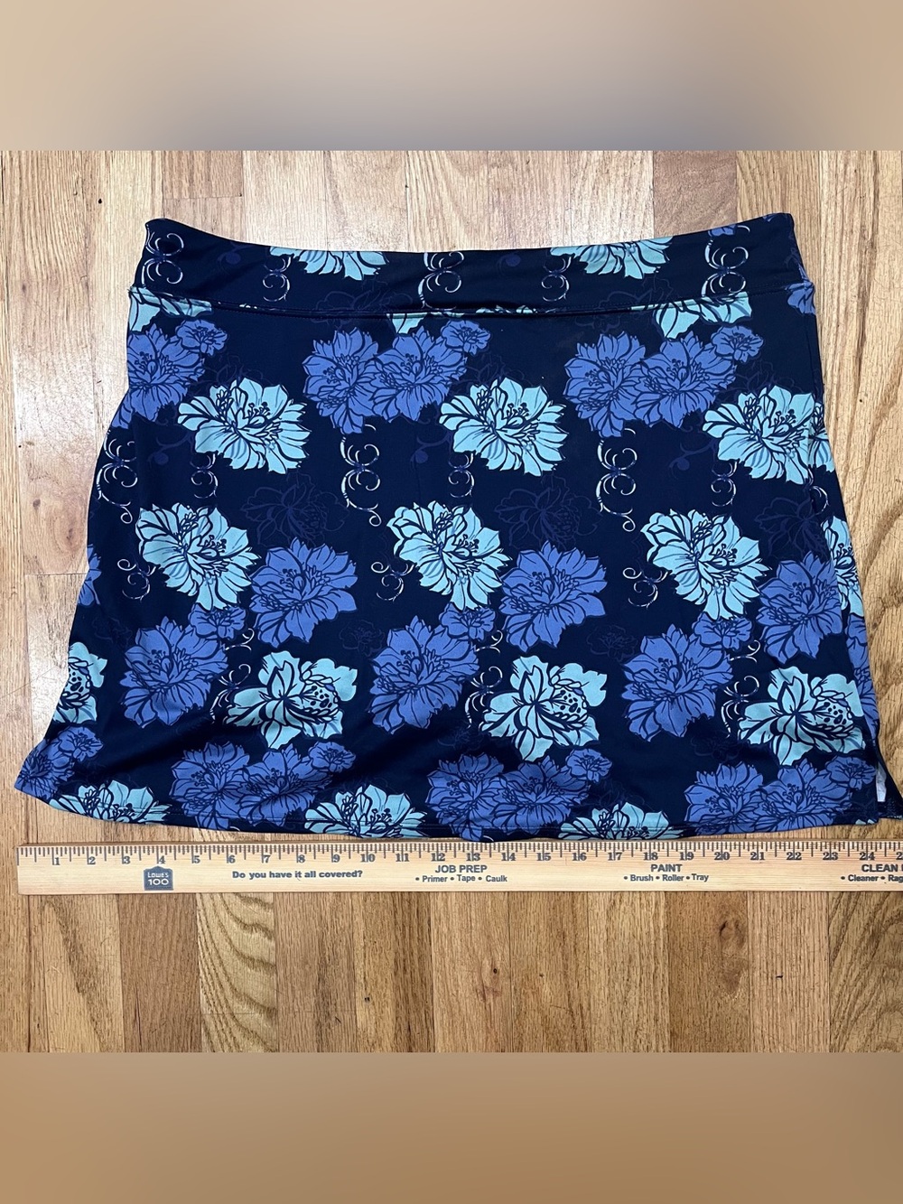 XL Tranquility by Colorado Clothing. Navy blue floral athletic pull-on skort